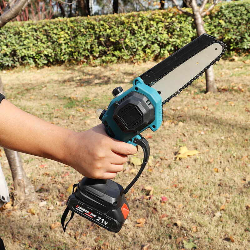 Portable 6 Inch Lithium Cordless Chainsaw With Oil Pump Battery Electric Mini Chainsaw For Clean Cutting
